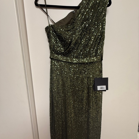 NWT | Mac Duggal 26694 Olive Sequined Gown Size 6 - Picture 5 of 11